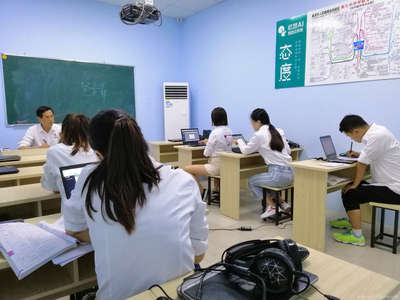 松鼠教育信息咨询 精准定位，点亮教育前行的灯塔