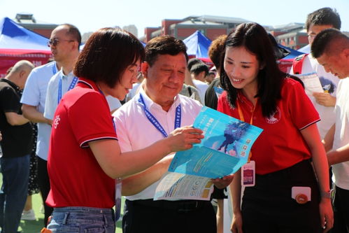 政策宣讲与运动健康齐头并进 新疆最大规模高校招生咨询会顺利举办